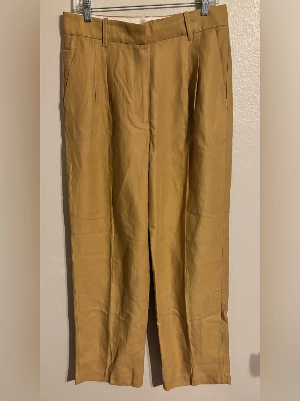 Aritzia Wilfred The Effortless Cruise Linen Pants in Gold Camel color